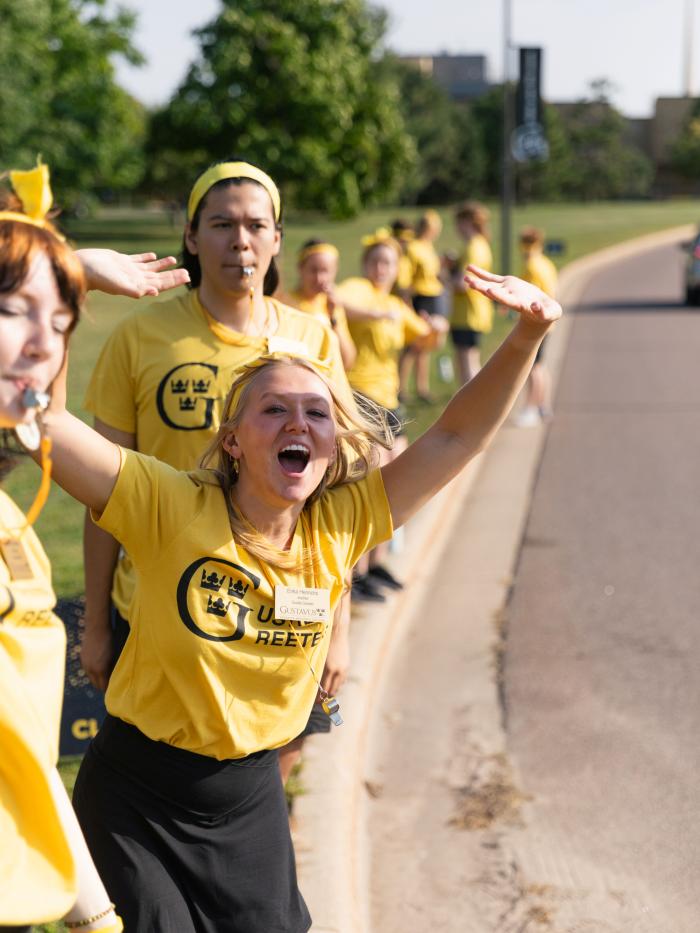 Gustie Greeters welcoming new students