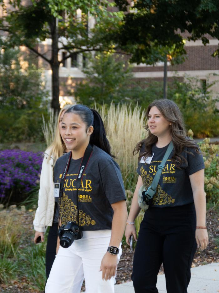 Students walking to Nobel Conference