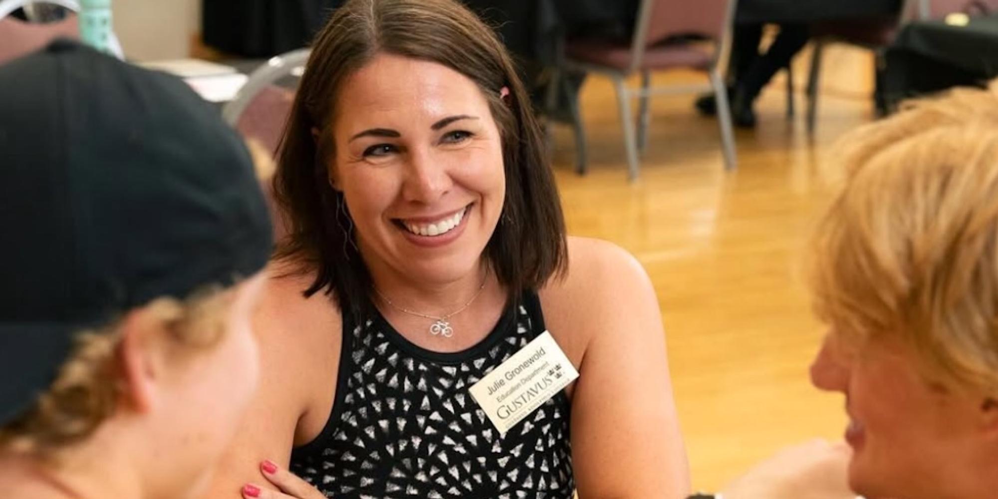 An college adviser speaks to students. 